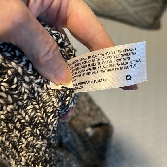 Universal Threads, Pullover Sweater Mock Turtleneck tweed cropped trend
Size S - Picture 9 of 9